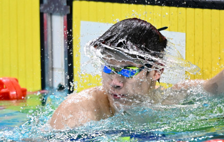 乐在男子, 跳级