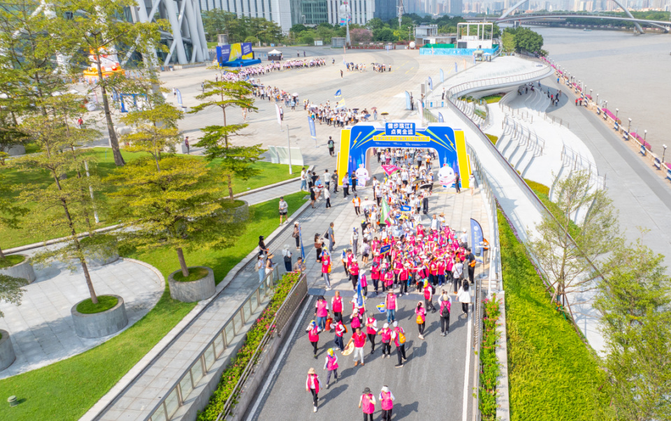 作七彩的人, bt, 广州城投集