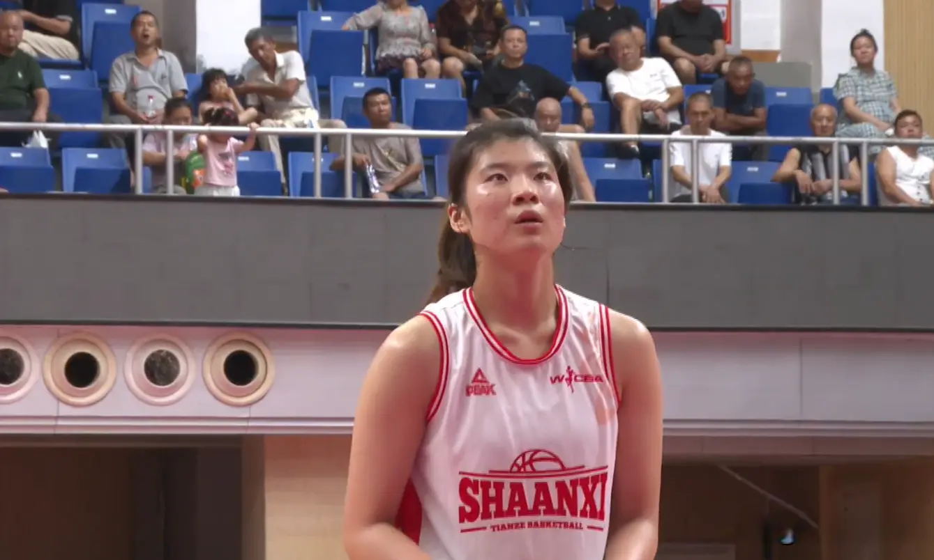 彭华倩半场, 篮板 彭华倩半场, 篮板